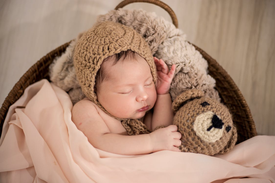 Советы, как выбрать постельное белье в кроватку для новорожденных